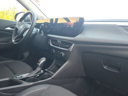 Used 2025 Buick Encore GX Preferred w/ Comfort Package FWD image 19
