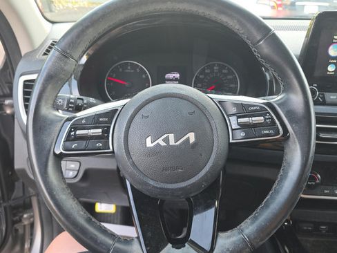 Used 2022 Kia Seltos S FWD image 7