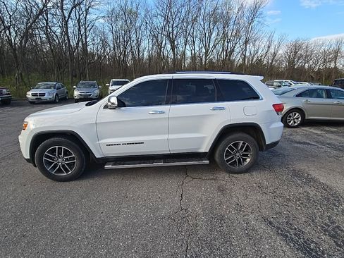 Used 2018 Jeep Grand Cherokee Limited image 3