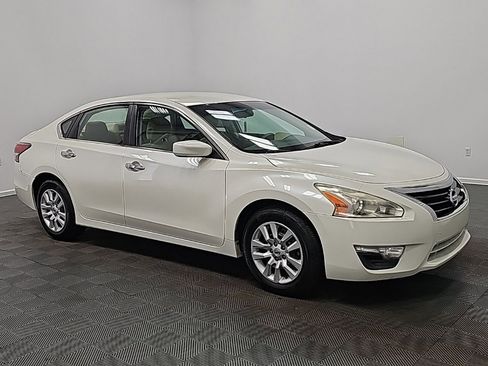 Used 2015 Nissan Altima 2.5 S w/ Power Driver Seat Package image 2