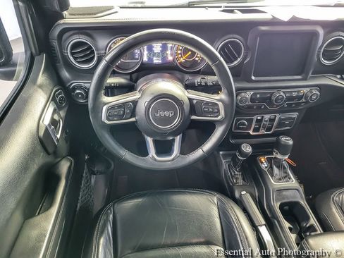 Used 2018 Jeep Wrangler Unlimited Sahara AWD/4WD image 11