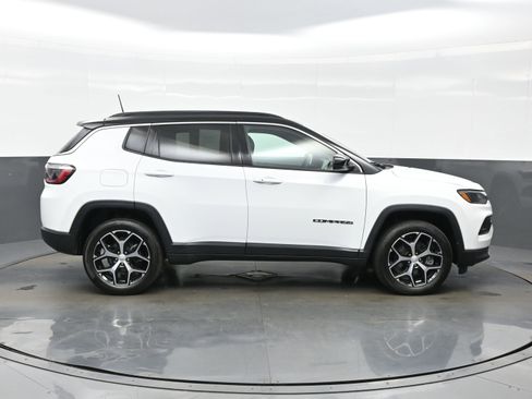 Used 2024 Jeep Compass Limited AWD/4WD image 10