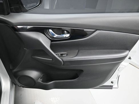 Used 2017 Nissan Rogue Sport SV w/ SV Premium Package image 35