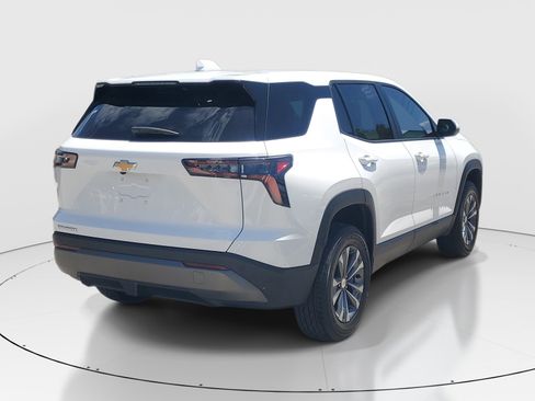 Used 2026 Chevrolet Equinox LT FWD image 3