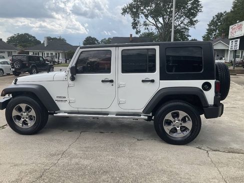 Used 2010 Jeep Wrangler Unlimited Sport RWD image 6