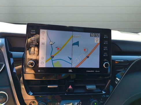 Used 2022 Toyota Camry XLE image 24