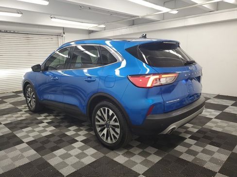 Used 2020 Ford Escape Titanium image 4