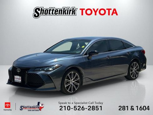 Used 2019 Toyota Avalon XSE FWD image 1
