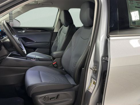 Certified 2025 Volkswagen Tiguan SE AWD/4WD image 17