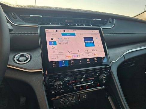 New 2025 Jeep Grand Cherokee L Limited w/ Black Appearance Package image 18