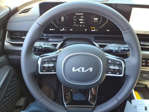 New 2026 Kia Carnival SX w/ SX Dark Edition Package FWD image 27