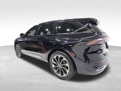 Used 2024 Lincoln Nautilus Reserve AWD/4WD image 2