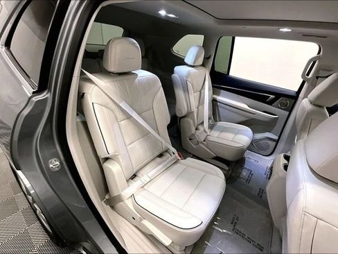 Used 2025 Buick Enclave Avenir w/ Super Cruise Package image 26