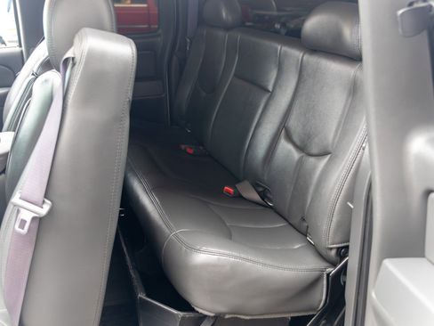 Used 2005 GMC Sierra 2500 SLT w/ Heavy-Duty Power Package image 28