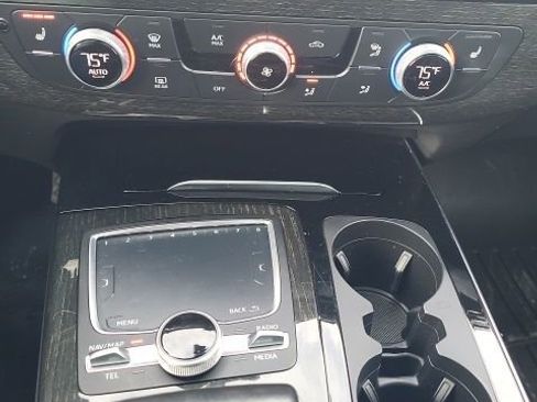 Used 2017 Audi Q7 3.0T Premium image 11