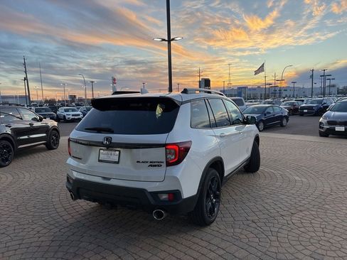 Used 2024 Honda Passport Black Edition image 5