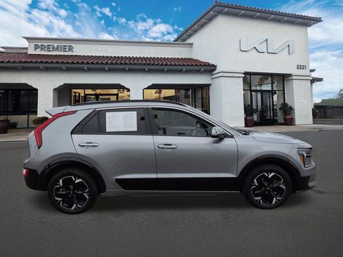 Certified 2023 Kia Niro Wind FWD image 9