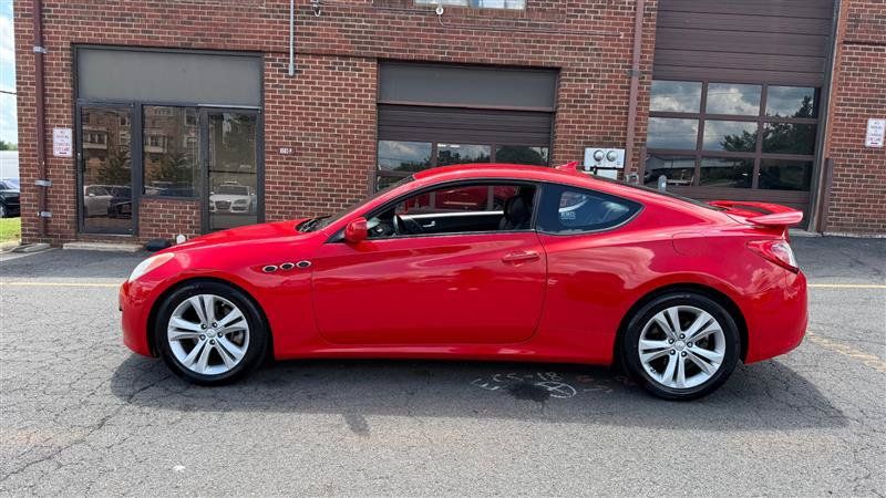 Used 2010 Hyundai Genesis 3.8 RWD image 6