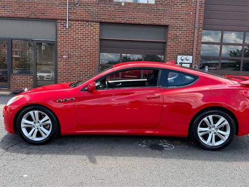 Used 2010 Hyundai Genesis 3.8 RWD image 6