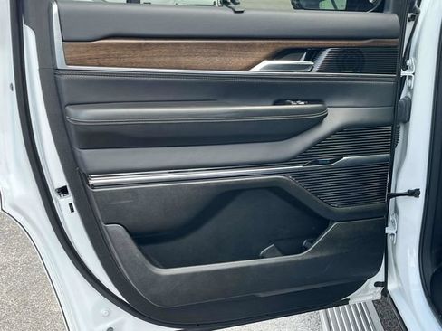 Used 2023 Jeep Grand Wagoneer 4WD image 18