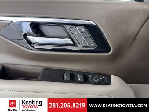 Used 2025 Chevrolet Suburban LT w/ Comfort Package RWD image 12