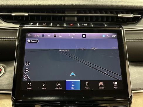 Used 2022 Jeep Grand Cherokee Limited w/ Luxury Tech Group II image 9