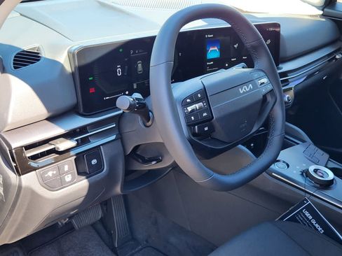 New 2026 Kia Sportage LX FWD image 2