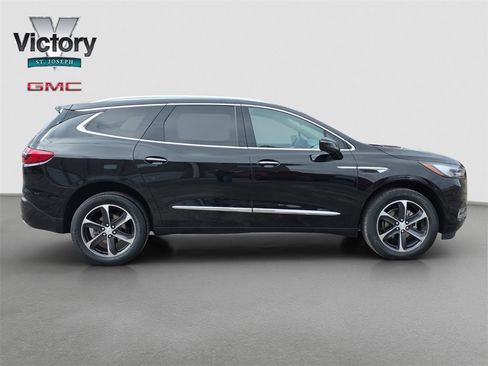 Used 2021 Buick Enclave Essence w/ Sport Touring Edition image 18