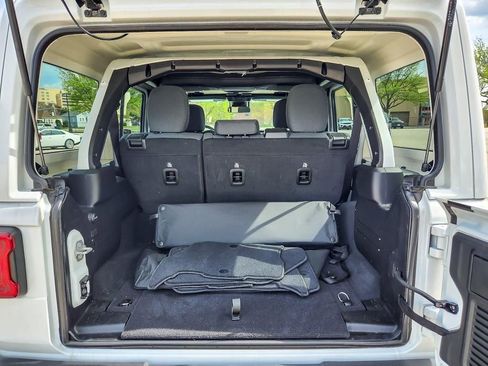 Used 2025 Jeep Wrangler Unlimited Sahara AWD/4WD image 20