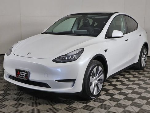 Used 2023 Tesla Model Y Long Range AWD/4WD image 9