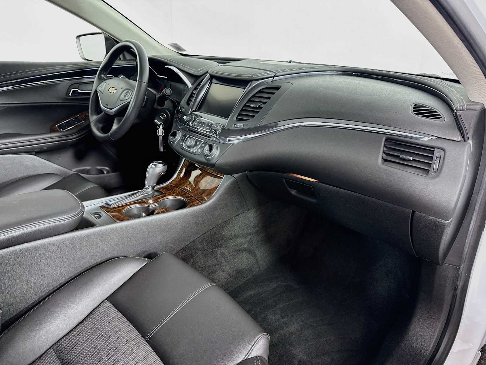Used 2014 Chevrolet Impala LT w/ Convenience Package FWD image 24