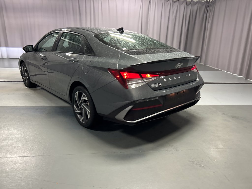 Used 2025 Hyundai Elantra Sport FWD image 5