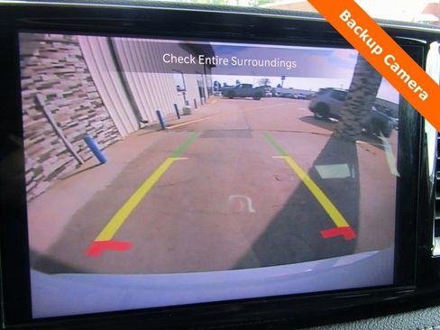 Used 2022 Chrysler Pacifica Touring-L image 14