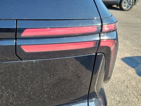 Certified 2025 Chevrolet Traverse LT FWD image 9