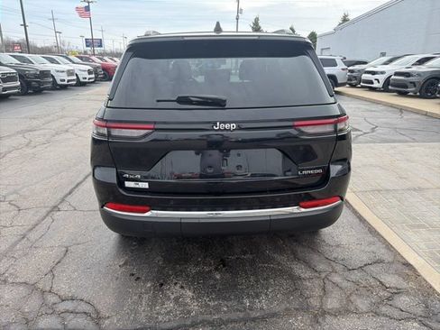 Used 2023 Jeep Grand Cherokee Laredo AWD/4WD image 5