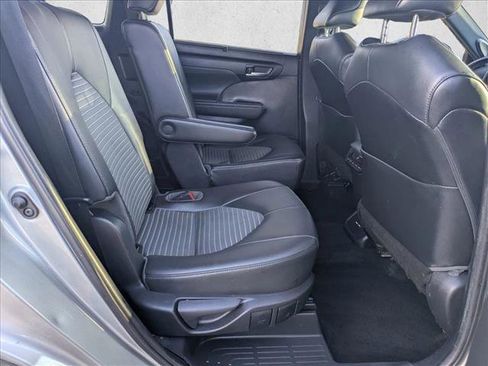 Used 2021 Toyota Highlander XSE AWD/4WD image 19