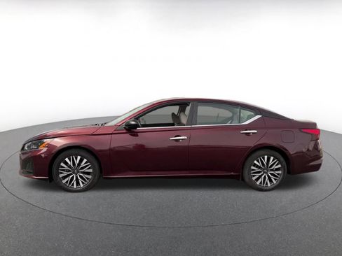 Used 2025 Nissan Altima 2.5 SV FWD image 8
