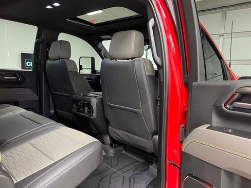 Used 2024 Chevrolet Silverado 2500 ZR2 w/ Technology Package AWD/4WD image 49