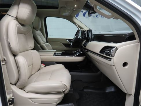 Used 2020 Lincoln Navigator Reserve w/ Luxury Package image 38