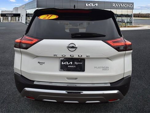 Used 2021 Nissan Rogue Platinum image 4