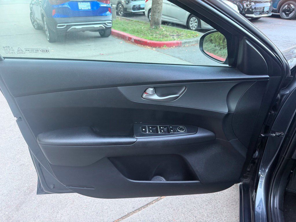 Used 2021 Kia Forte LXS FWD image 11
