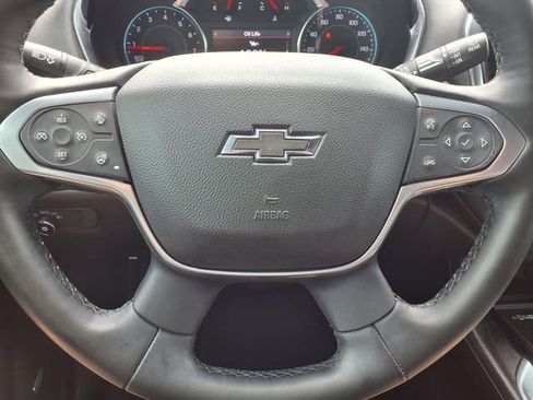 Used 2023 Chevrolet Traverse RS FWD image 13