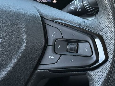 Certified 2025 Chevrolet Trax LT image 17