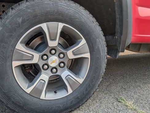 Used 2017 Chevrolet Colorado Z71 AWD/4WD image 18