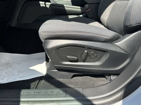 Used 2025 Ford Explorer Active AWD/4WD image 16