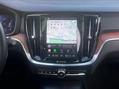 Certified 2025 Volvo V60 B5 Cross Country Plus AWD/4WD image 41
