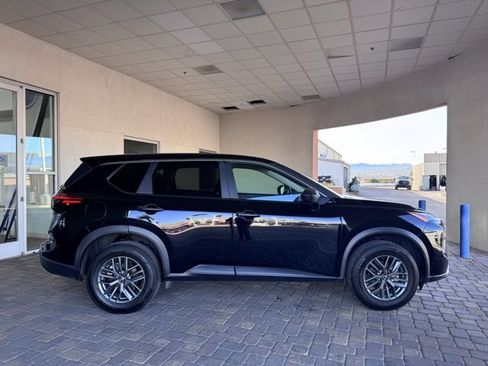 Used 2024 Nissan Rogue S image 6