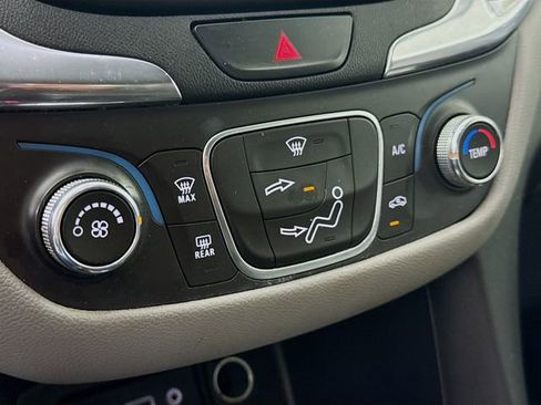 Used 2019 Chevrolet Equinox LS w/ LS Convenience Package image 17