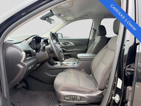 Used 2020 Chevrolet Traverse LT w/ Driver Confidence II Package AWD/4WD image 2