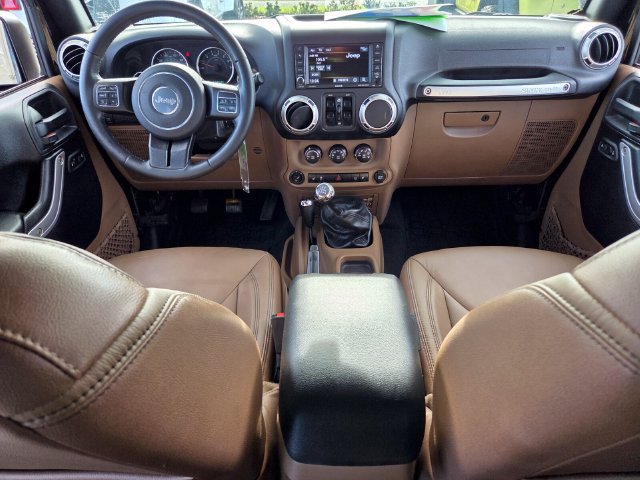 Certified 2018 Jeep Wrangler Unlimited Rubicon w/ Connectivity Group AWD/4WD image 16